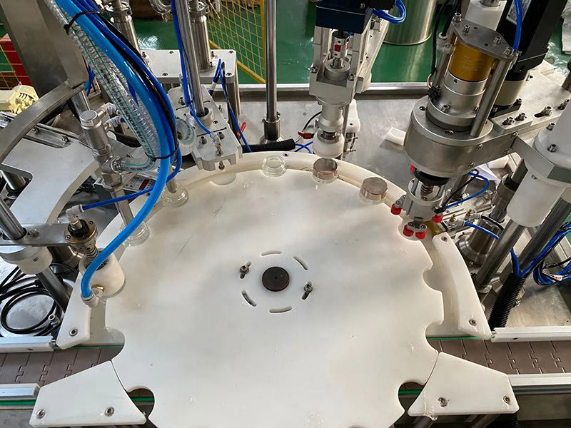 Makinë mbushëse monoblloku