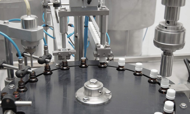 Makinë për mbushjen e tinkturave